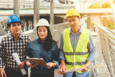 Mühendislik İnşaat ekip çalışması kavramı: profesyonel enginee