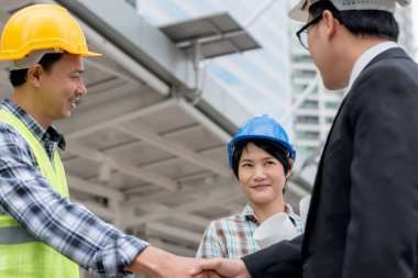 Mühendislik İnşaat ekip çalışması kavramı: profesyonel enginee