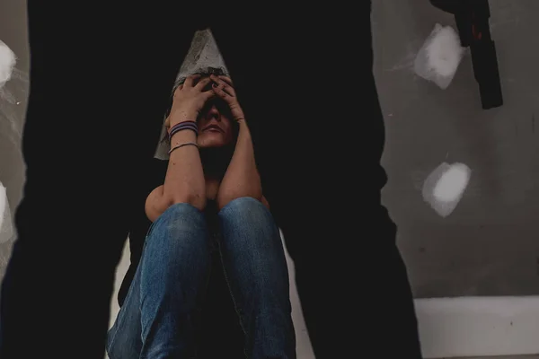 tehlike saldırı kavramı: Terör suçluları kaçırmaya genç kadın h