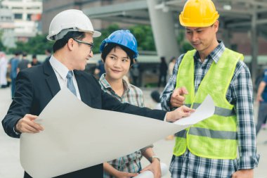 Mühendislik İnşaat ekip çalışması kavramı: profesyonel enginee