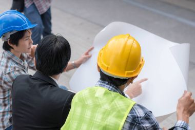 Mühendislik İnşaat ekip çalışması kavramı: profesyonel enginee