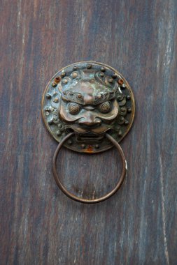 Kapı kolu kolu aslan kafa