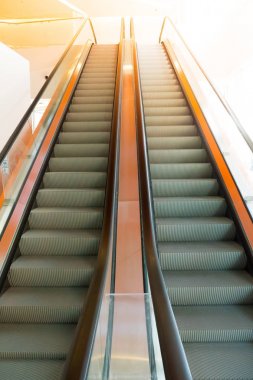 yürüyen merdiven, yürüyen kamu binası içinde yukarı ve aşağı.