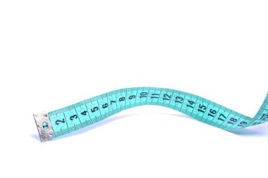 mavi beyaz arka plan üzerinde izole bant ölçme closeup görünümü