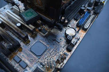 Masaüstü Bilgisayarı, İşlemci Gpu video kartını, belleği, çipi, soğutucuyu yaktıktan sonra Hasar Verdi