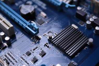 Bilgisayar ana kartı ve elektronik bileşenler Cpu gpu belleği ve bir video kartı için farklı soketler