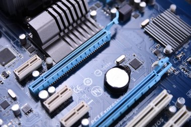 Bilgisayar ana kartı ve elektronik bileşenler Cpu gpu belleği ve bir video kartı için farklı soketler