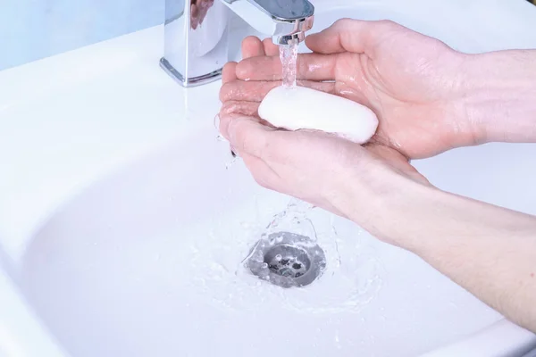 Handen Wassen Gootsteen Wrijven Met Zeep Man Voor Corona Virus — Stockfoto