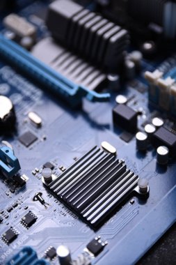 Bilgisayar ana kartı ve elektronik bileşenler Cpu gpu belleği ve bir video kartı için farklı soketler