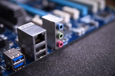 Bilgisayar ana kartı ve elektronik bileşenler Cpu gpu belleği ve bir video kartı için farklı soketler