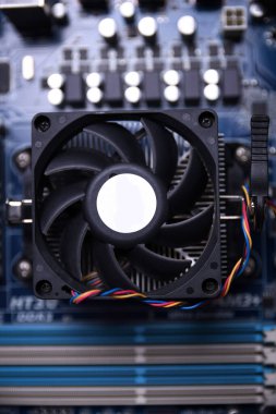 Bilgisayar ana kartı ve elektronik bileşenler Cpu gpu belleği ve bir video kartı için farklı soketler