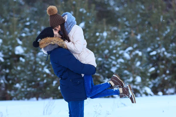 Young happy smiling couple in love — Stock Photo, Image