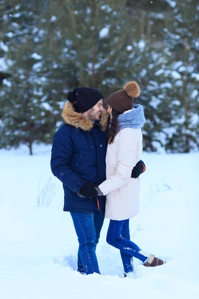 Feliz sorrindo casal no amor — Fotografia de Stock