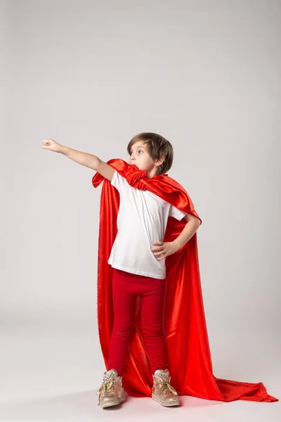 Niña supermujer en traje de superhéroe — Foto de Stock