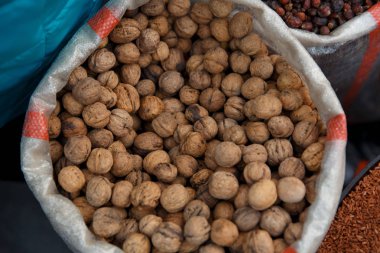 Adil bir torba ceviz.