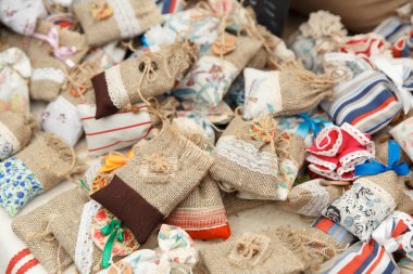 çok renkli hediye torbalar Fuarı üzerinde muhtelif