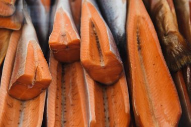 Deniz balığı. Fuar kurutulmuş, tütsülenmiş, küçük balık.