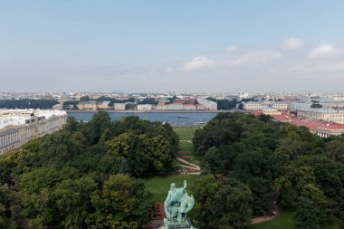 St. Isaac's Cathedral sütunlu görüntüleyin. St.Petersburg, Rusya Federasyonu.