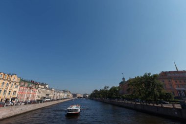 saint-Petersburg teknelerle nehir kanalı