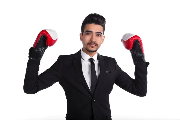 Успешный бизнесмен в костюмах и боксёрских перчатках — стоковое фото