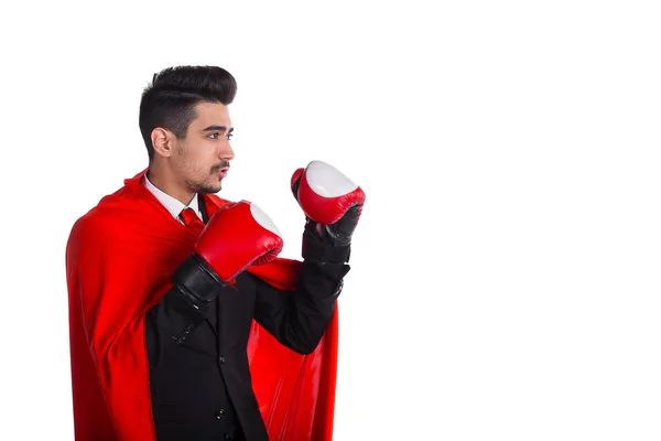Бизнесмен в красном плаще супермена и боксерских перчатках — стоковое фото
