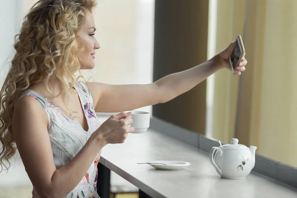 Young beauty woman make selfie for self smartphone in cafe — Stock Photo, Image