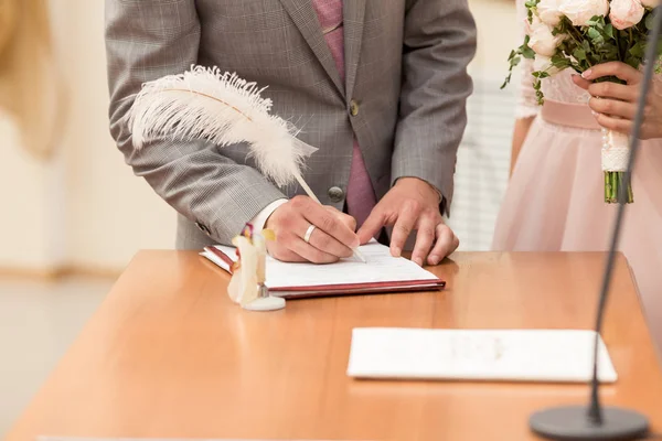 Bride and bridegroom signing the marriage contract after the wedding ceremony — Stock Photo, Image