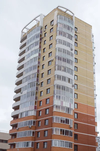 Apartment building.Multistoried modern and stylish living block of flats. Real estate. New house.Real Estate. — Stock Photo, Image