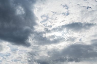 Gökyüzü bulutlar, gökyüzü bulutlar ve güneş ile