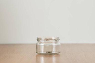 Cam, para tasarrufu kavramı bir jeton