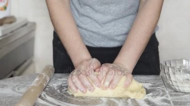 Baker masada unu hamur yoğurma