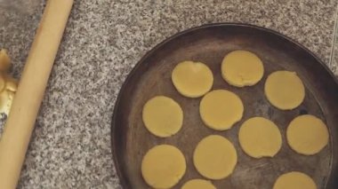 Bir tavada hamuru kurabiye
