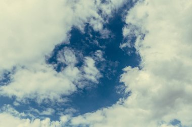 Gökyüzü bulutlar, gökyüzü bulutlar ve güneş ile