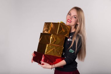 Onun elinde tutan hediye kadın kutuları 