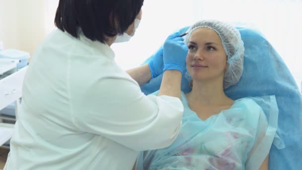Doktor - kosmetička má recepce — Stock video