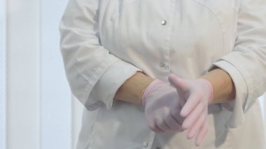 Doktor - güzellik uzmanı alımı tutar.