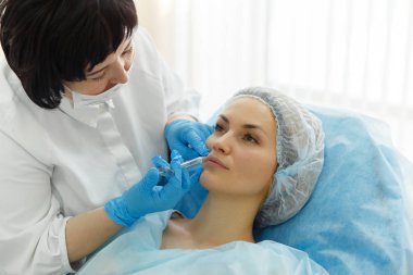 Doktor - güzellik uzmanı alımı tutar.