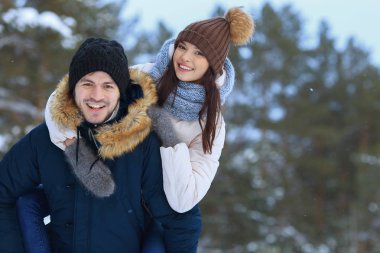 Aşık güzel genç çiftin mutluluğu