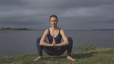 Kadın klasik Yoga poz, enerji konsantrasyonu