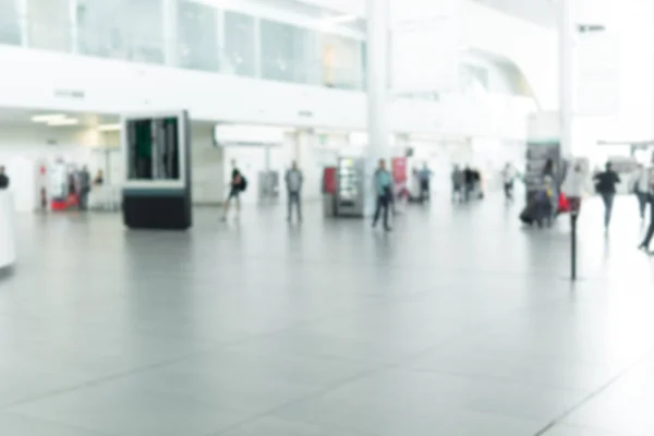 Абстрактный размытый фон, размытое изображение с боке освещения зоны ожидания в терминале аэропорта . — стоковое фото