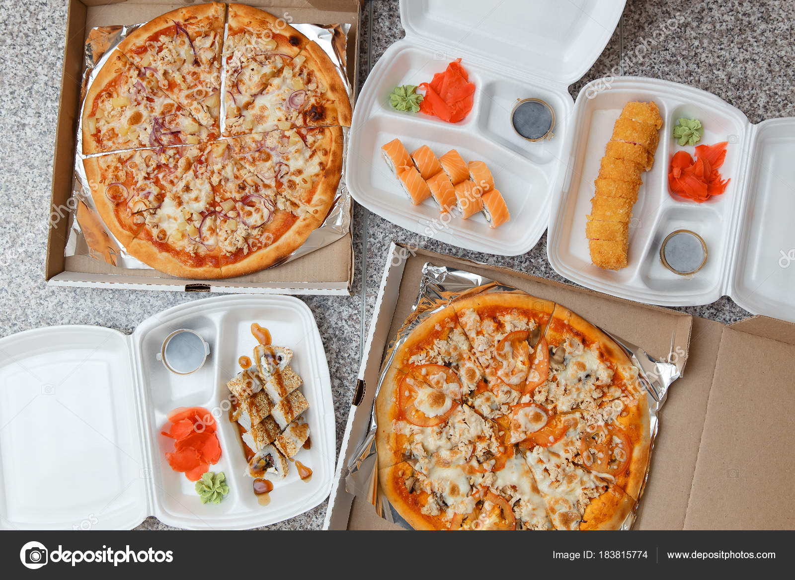 Pizza e sushi. Consegna in contenitori e scatole Foto Stock Foto