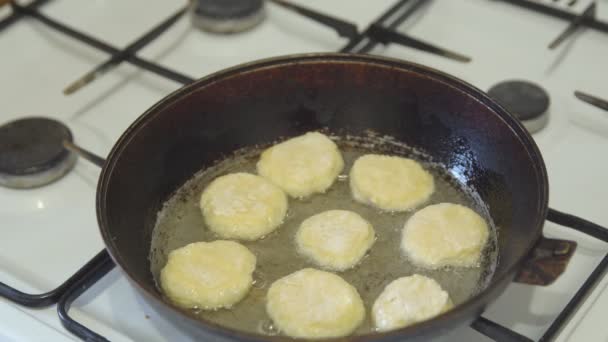 Frigideira Fogão Com Massa Close — Vídeo de Stock