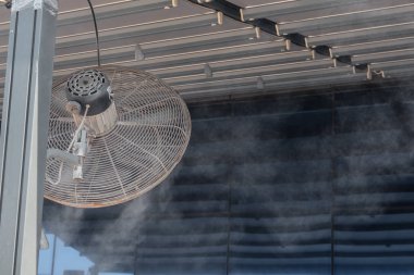 Soğutma, tazelik ve ısı kavramı - yelpaze-in açık havada kadar yakın