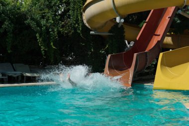 Olay su kaydırağı