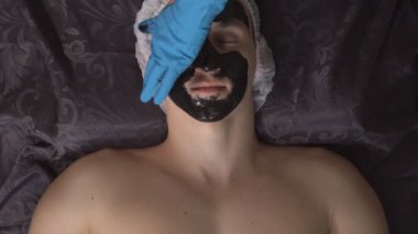 adam maske kozmetik prosedür spa salonda 