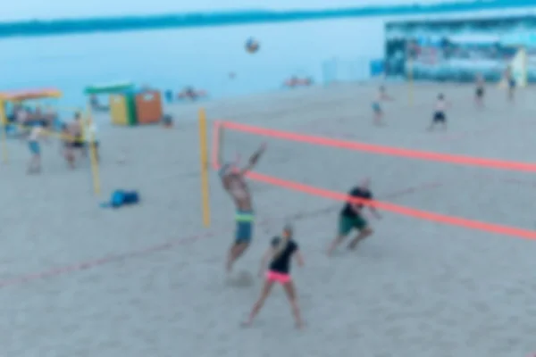 Blurred Volleyball Match On Beach In Summer (en inglés). Holiday Beach Concepto de disfrute de verano —  Fotos de Stock
