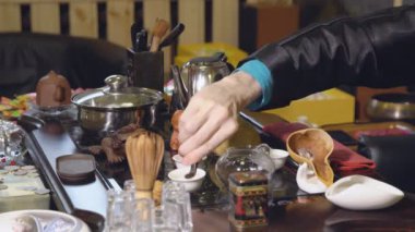 Çin gelenekleri. Çay töreni hazırlanması.