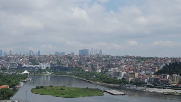 Panorama du capital culturel avec des gratte-ciel sous le ciel — Video
