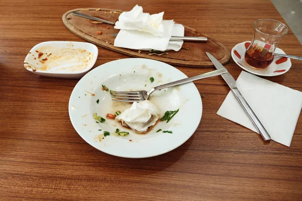 Пустая тарелка ушла после ужина — стоковое фото