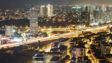 Türkiye 'de İstanbul şehir merkezinin gece hava manzarası